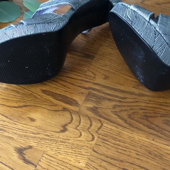 Adrianna Papell Boutique Shoes - Picture 3 of 6